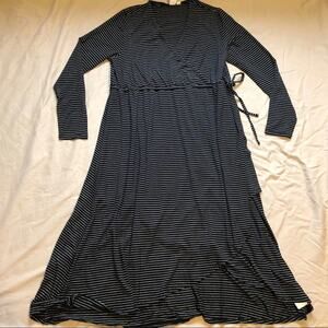 NWT Maternity Size Medium Gap Black and White Striped Wrap Dress